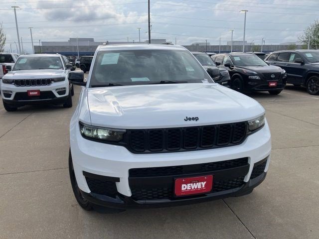Used 2023 Jeep Grand Cherokee L Laredo AWD/4WD image 2