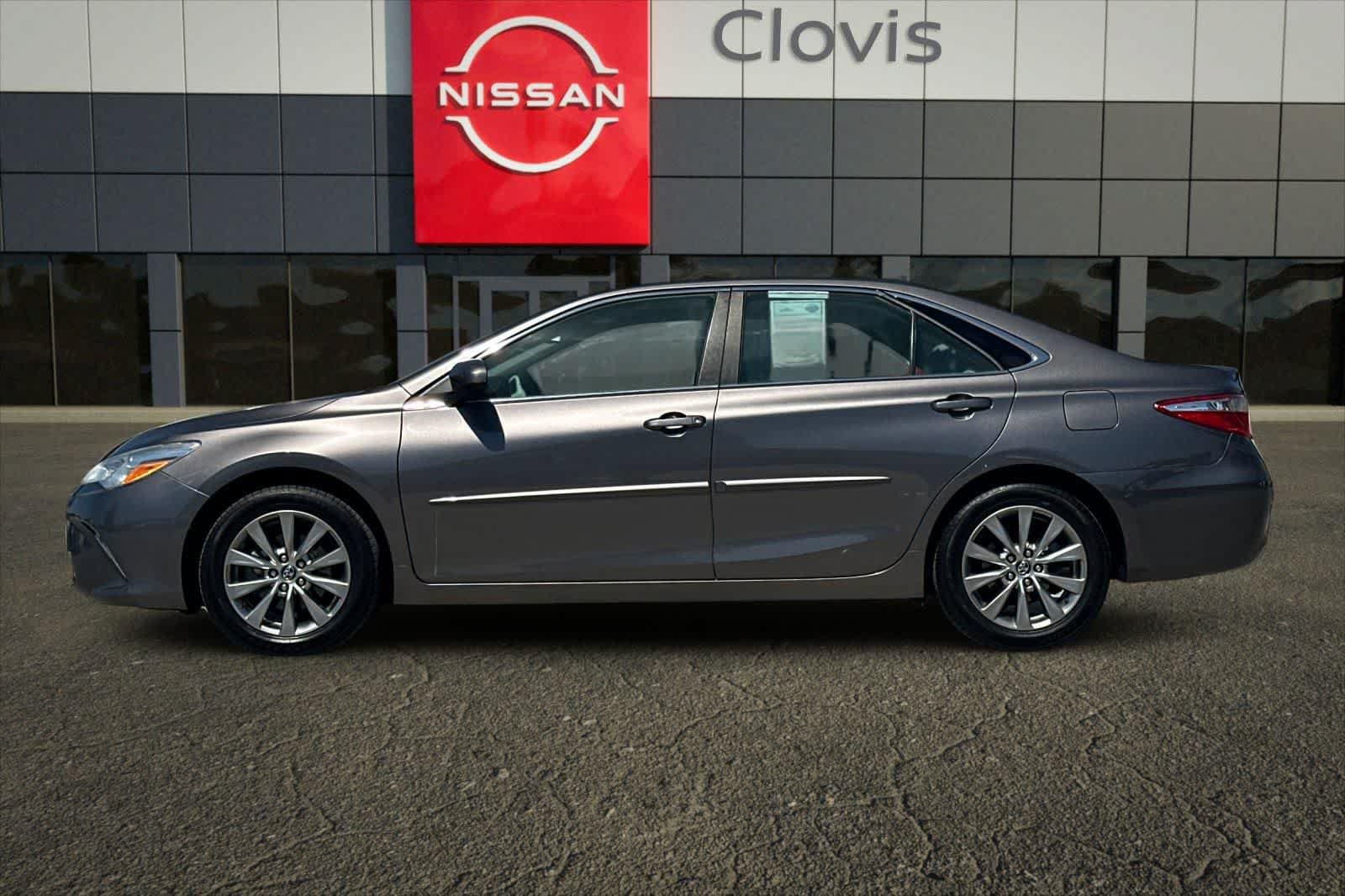 Used 2017 Toyota Camry XLE w/ Moonroof Package FWD image 6