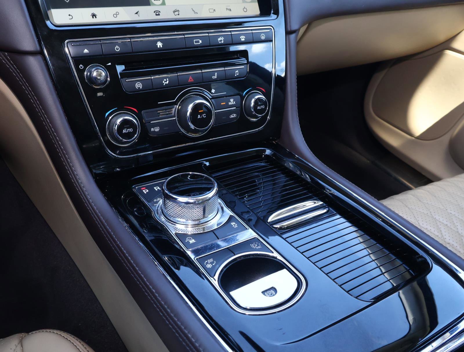 Used 2018 Jaguar XJ L Portfolio image 24