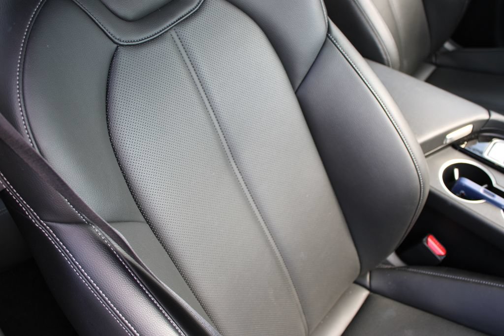 Used 2025 Genesis G70 2.5T image 22