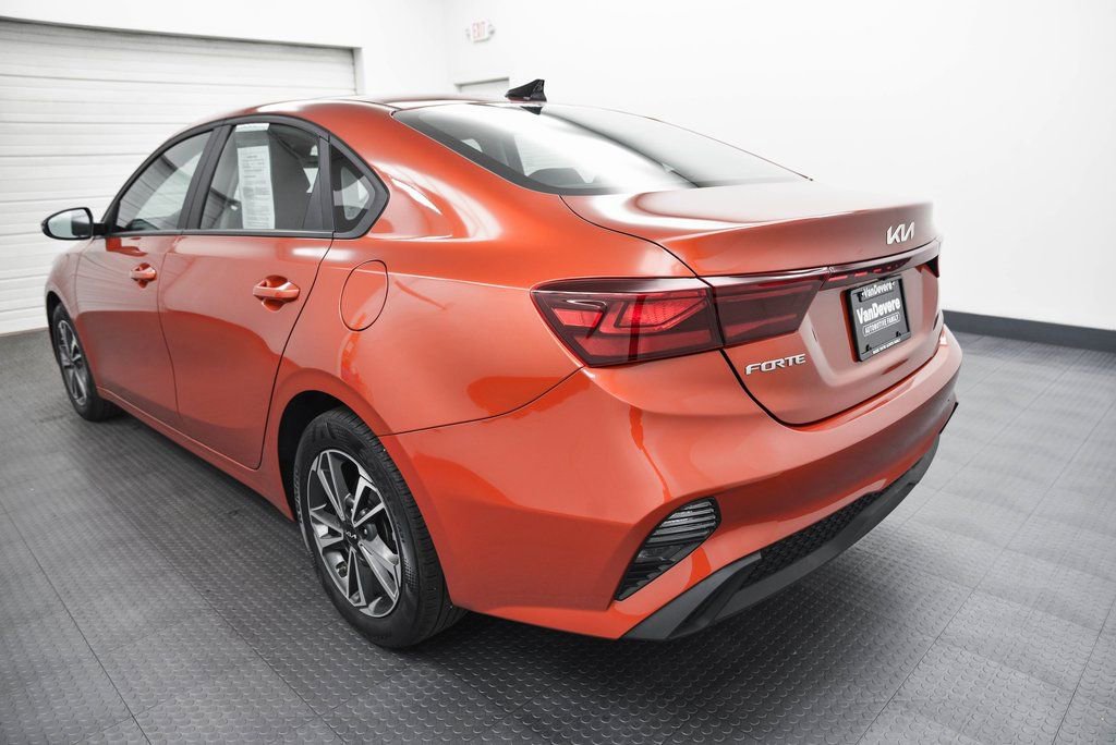 Used 2023 Kia Forte LXS w/ LXS Technology Package image 3