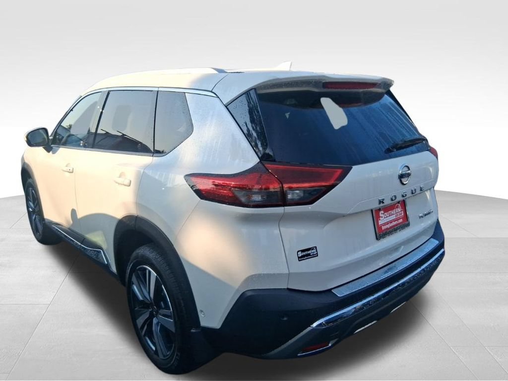 Used 2021 Nissan Rogue Platinum FWD image 2