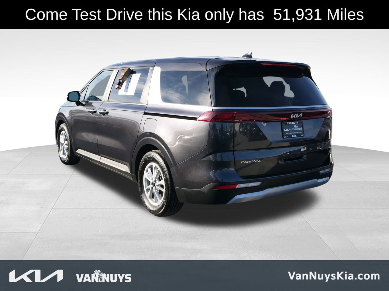 Used 2023 Kia Carnival LX image 6