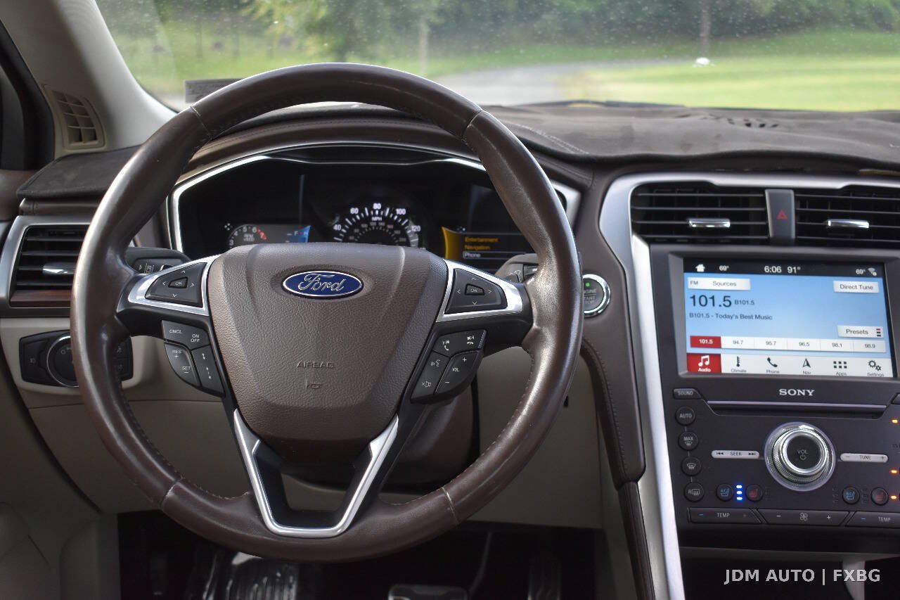 Used 2017 Ford Fusion Platinum FWD image 19