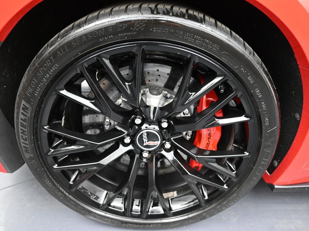 Used 2015 Chevrolet Corvette Z06 w/ 3LZ Preferred Equipment Group RWD image 27