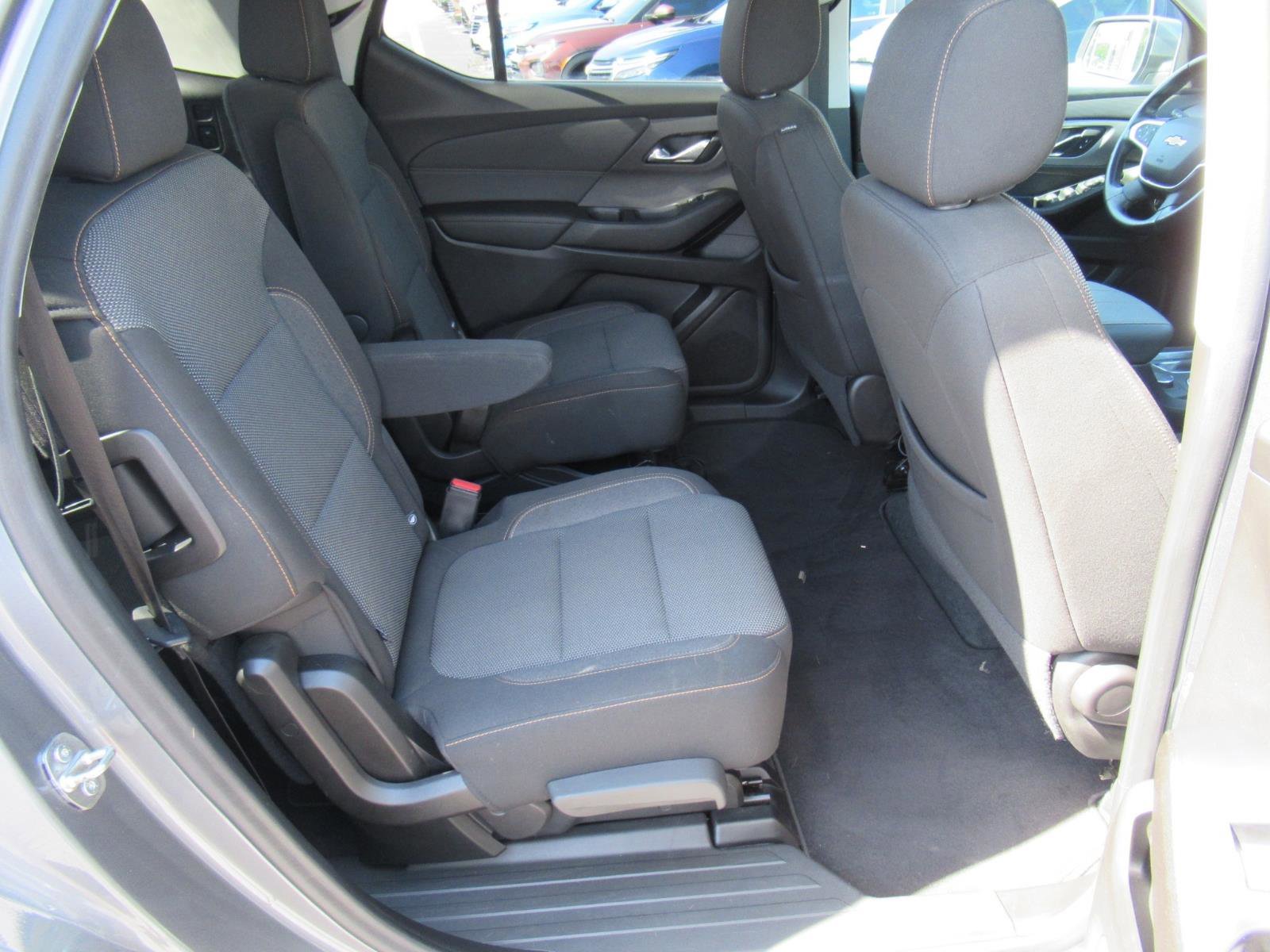 Used 2021 Chevrolet Traverse LT FWD image 31