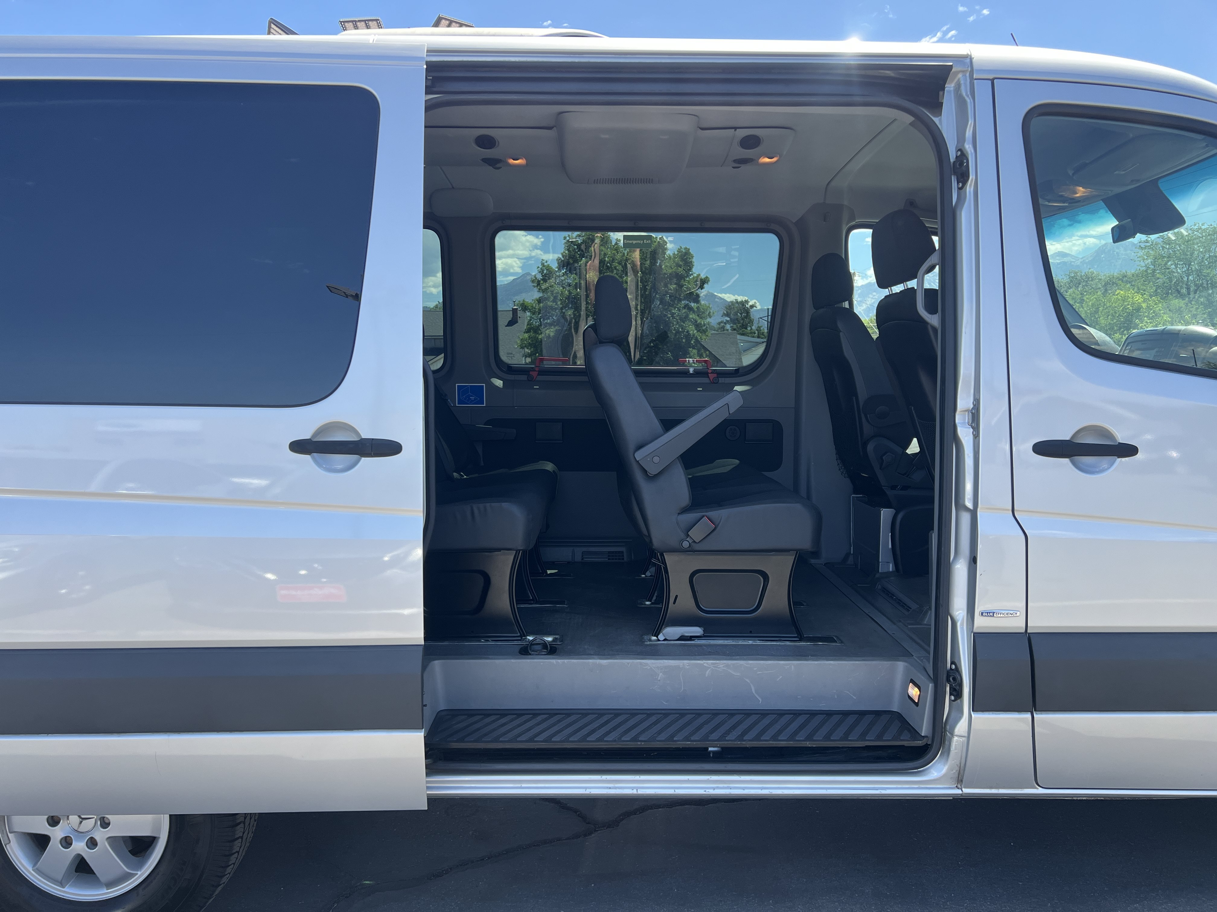 Used 2014 Mercedes-Benz Sprinter 2500 image 10
