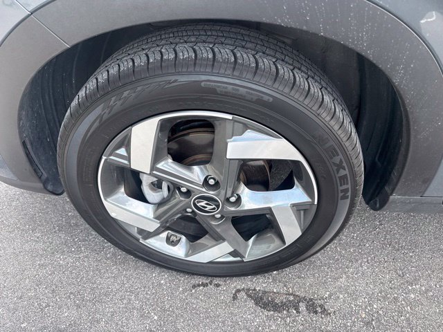 Used 2025 Hyundai Venue SEL FWD image 11