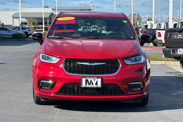 New 2026 Chrysler Pacifica Select image 2