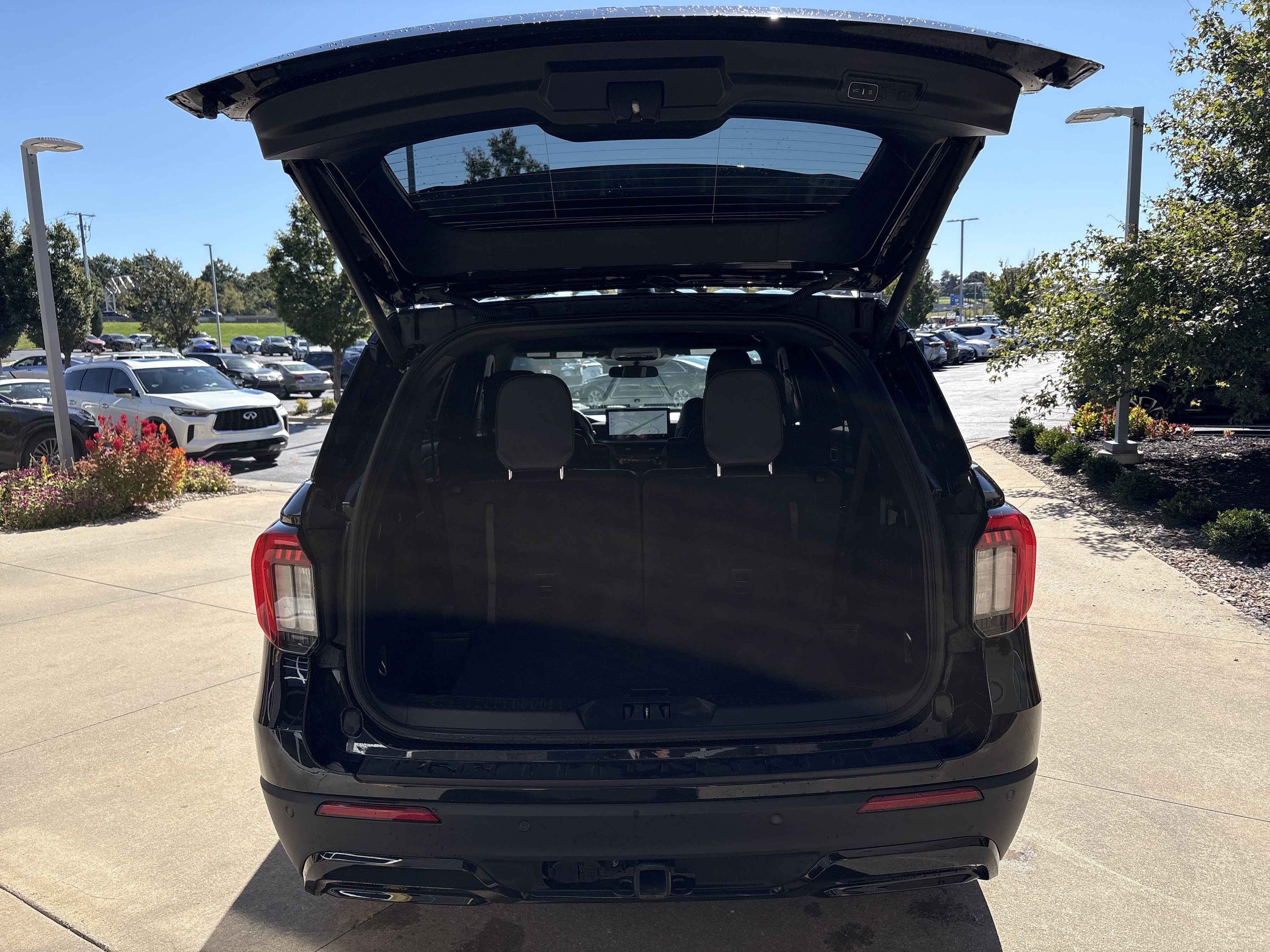 Used 2025 Ford Explorer ST-Line AWD/4WD image 32