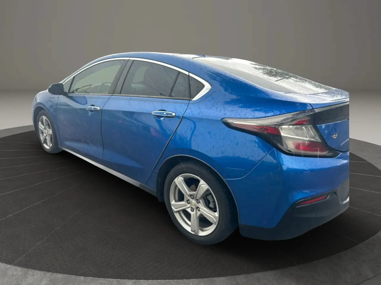 Used 2018 Chevrolet Volt LT w/ Comfort Package FWD image 3