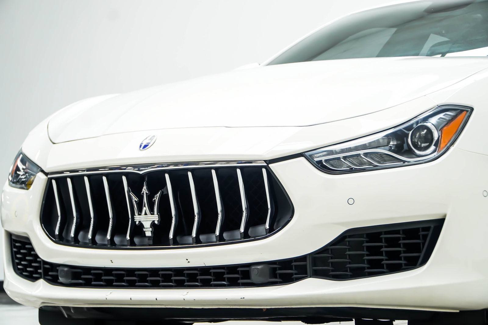 Used 2019 Maserati Ghibli S Q4 AWD/4WD image 2