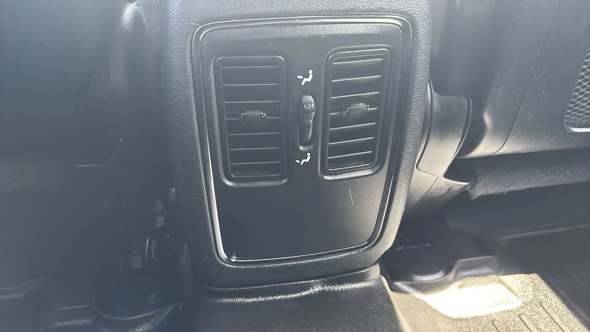 Used 2019 Dodge Durango SXT image 30