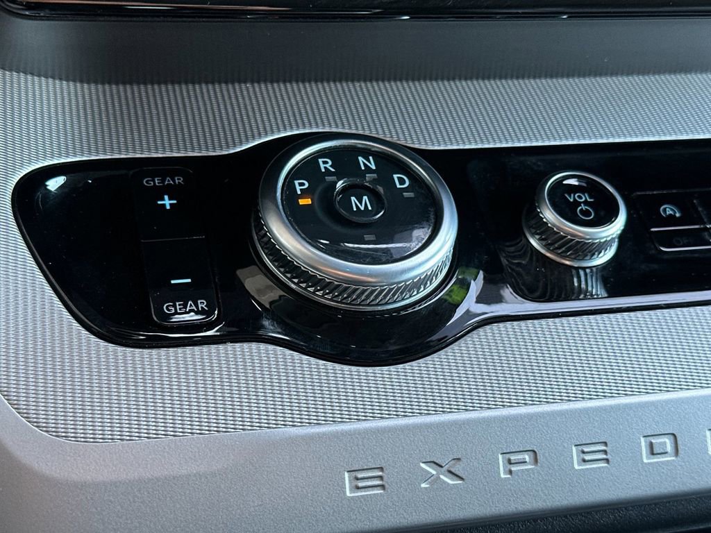 Certified 2025 Ford Expedition Active image 22