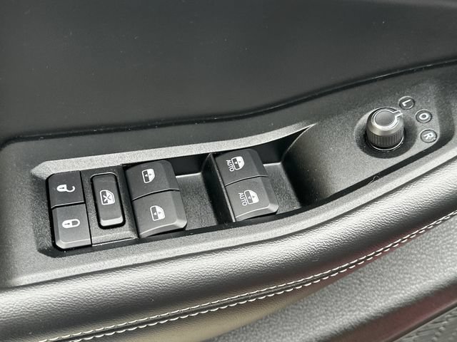Used 2025 Jeep Grand Cherokee Limited AWD/4WD image 23
