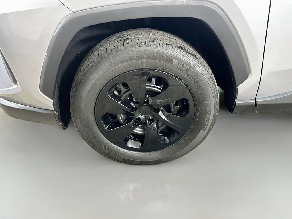 Used 2024 Toyota RAV4 LE AWD/4WD image 8