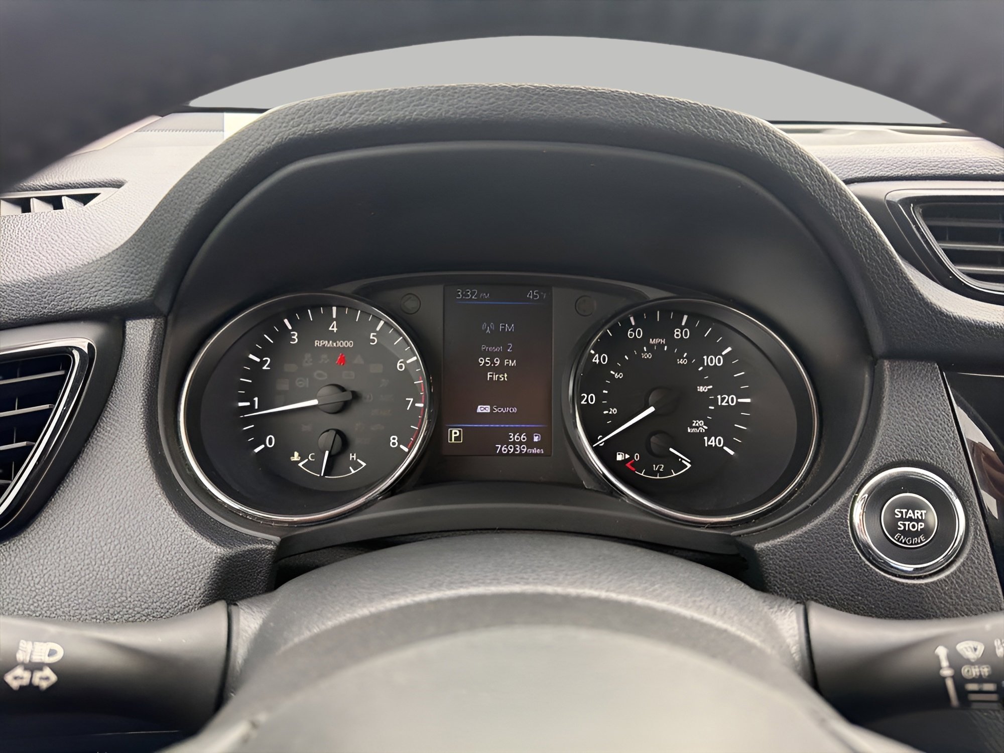 Used 2018 Nissan Rogue SV image 16