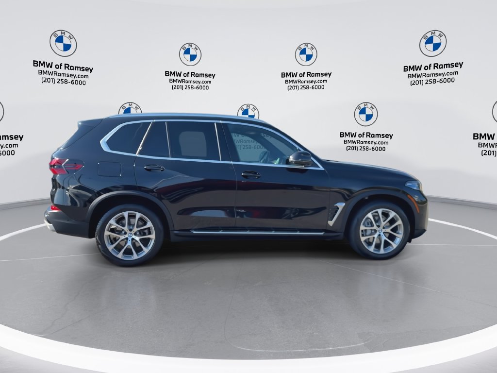 Used 2024 BMW X5 xDrive40i w/ Premium Package AWD/4WD image 9