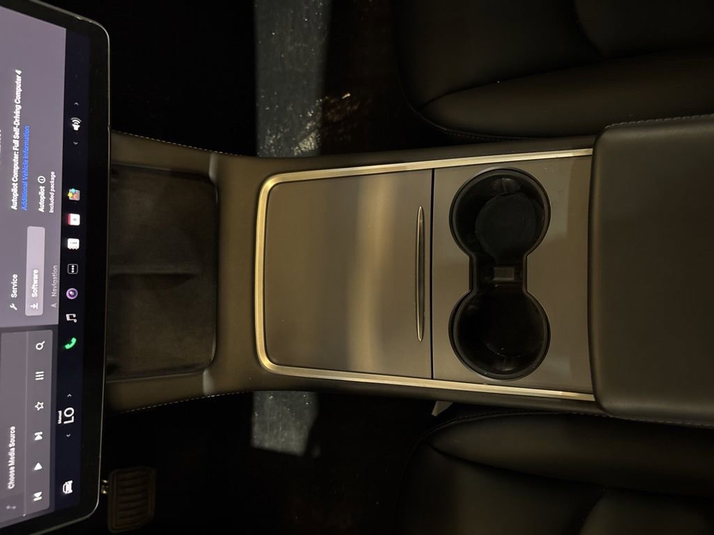 Used 2024 Tesla Model Y Long Range image 37