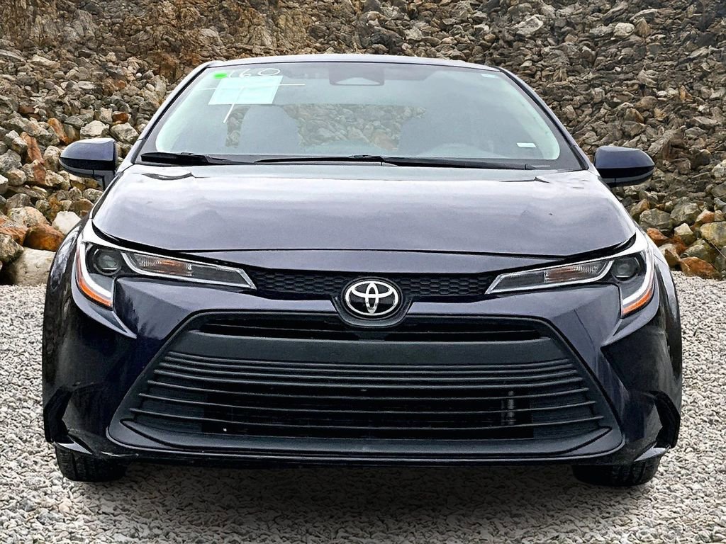 Used 2023 Toyota Corolla LE image 3