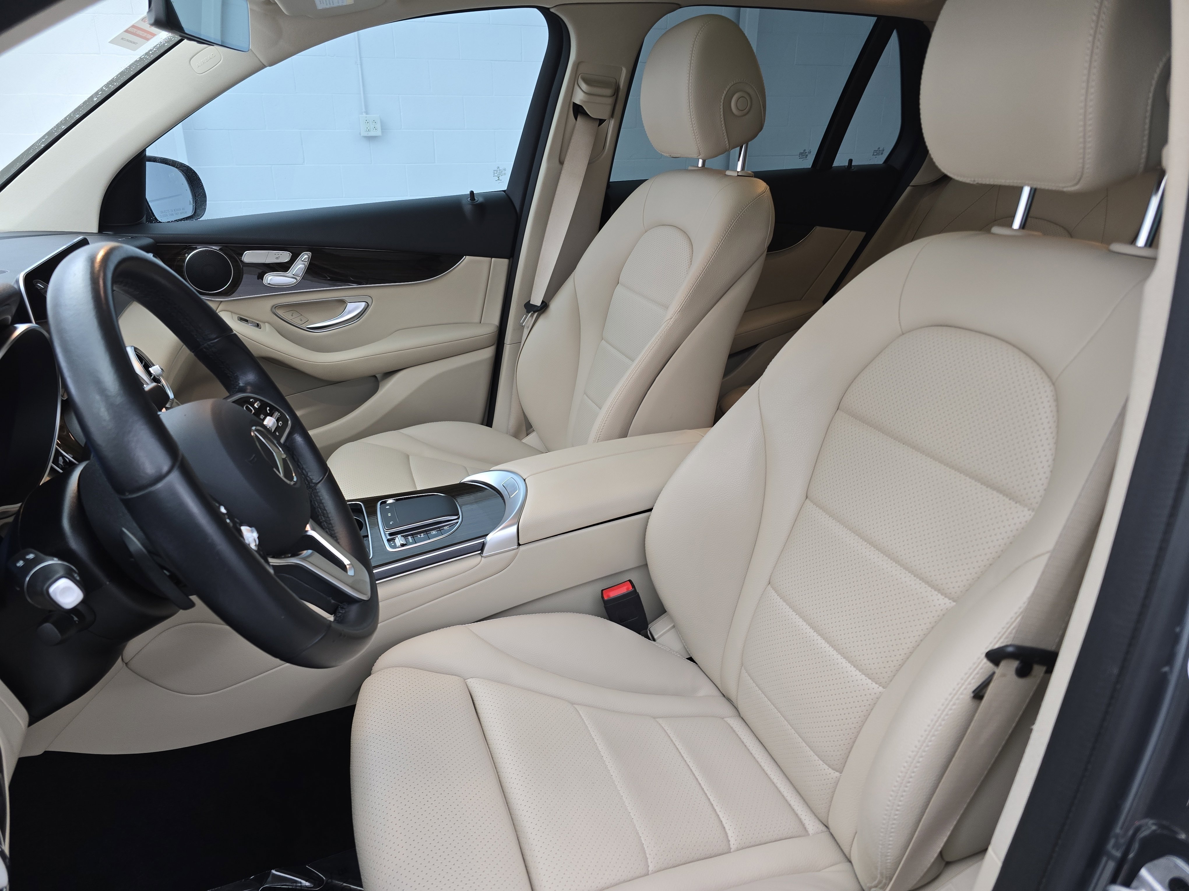 Certified 2021 Mercedes-Benz GLC 300 w/ Premium Package image 15