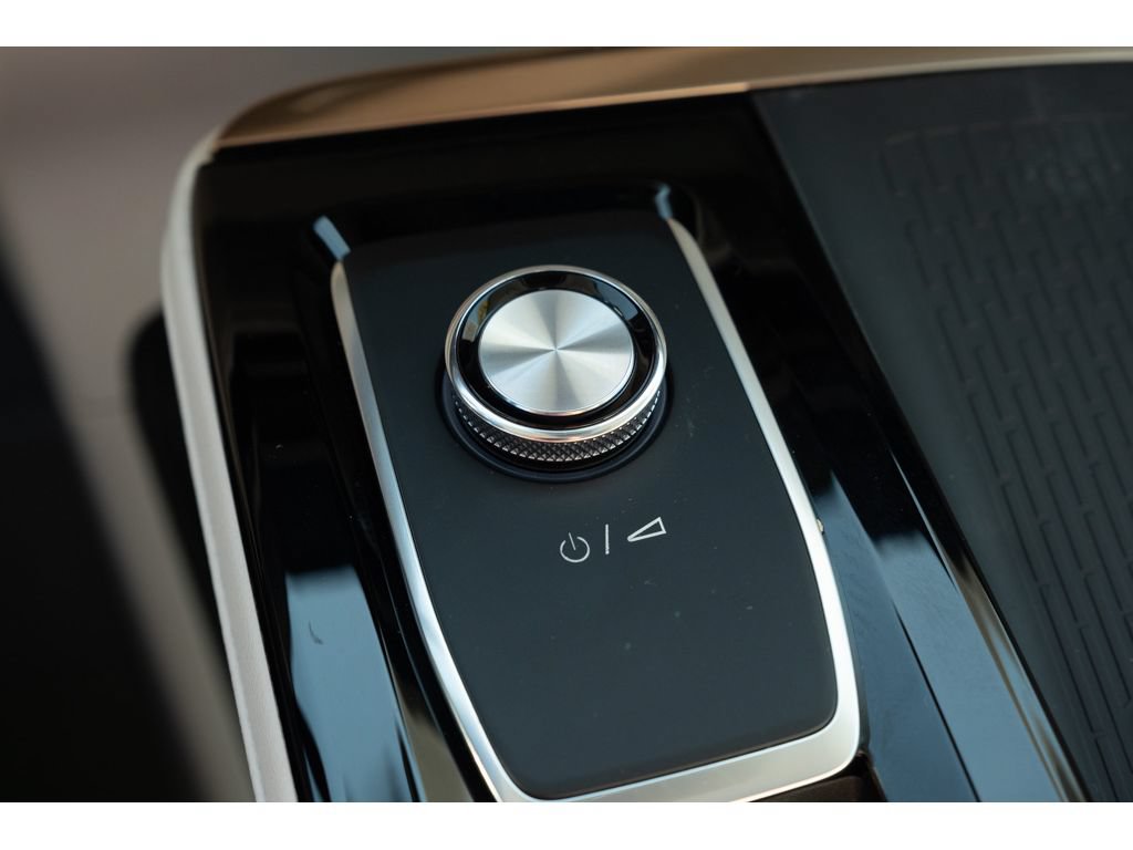 Used 2025 Buick Enclave Avenir w/ Super Cruise Package FWD image 27