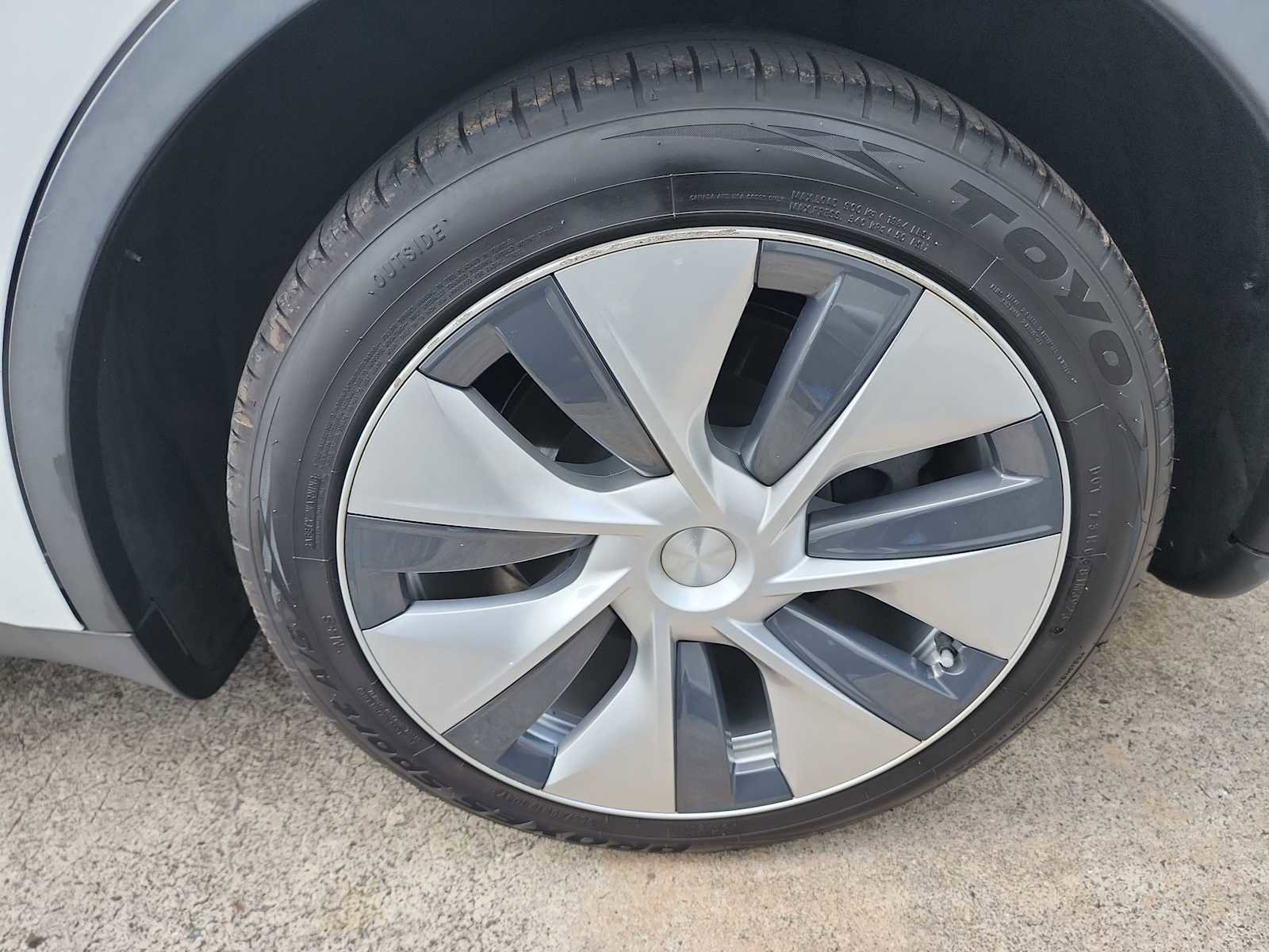 Used 2021 Tesla Model Y Standard Range image 10