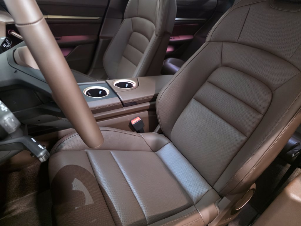 New 2026 Porsche Taycan AWD/4WD image 17