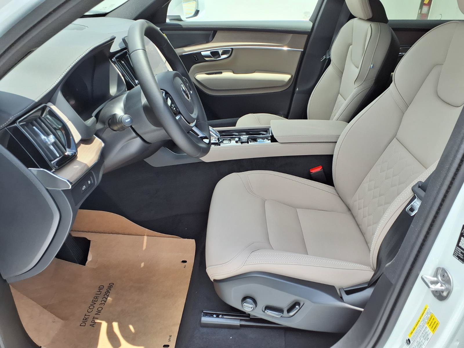 New 2026 Volvo XC90 T8 Plus w/ Protection Package Premier AWD/4WD image 13
