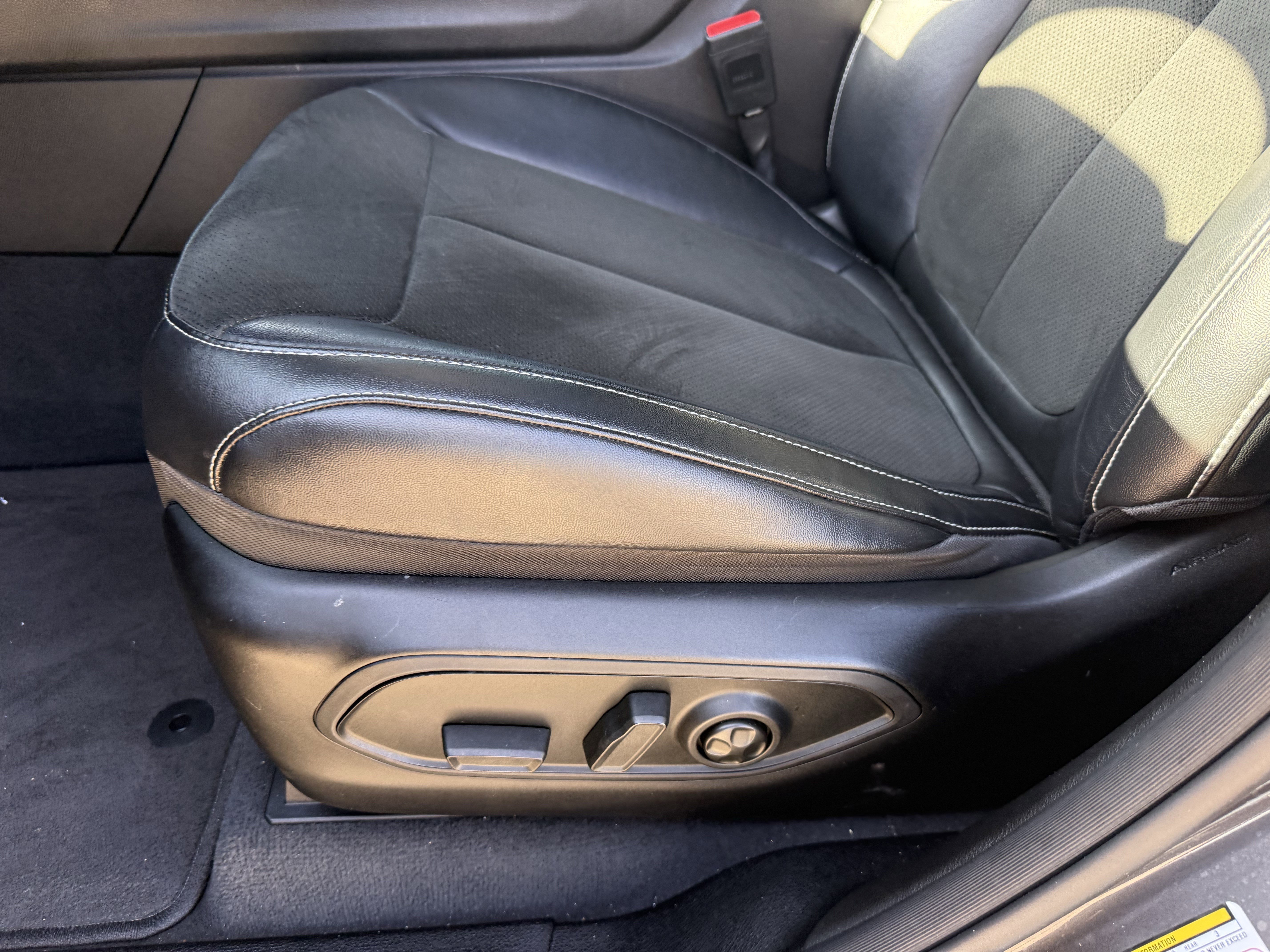 Used 2023 Jeep Grand Cherokee Altitude image 29