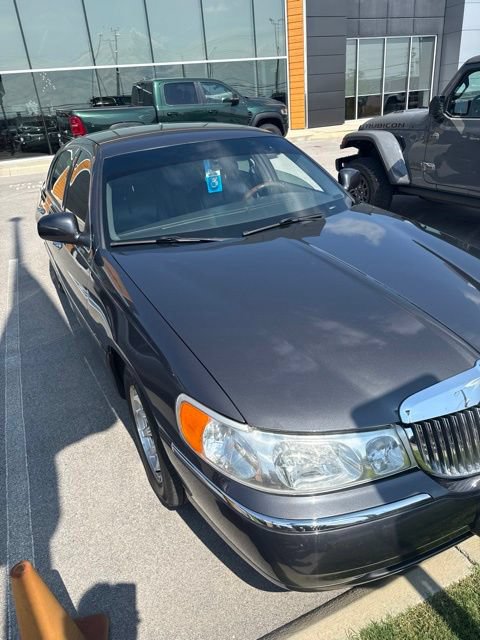 Used 1998 Lincoln Town Car Signature RWD image 6