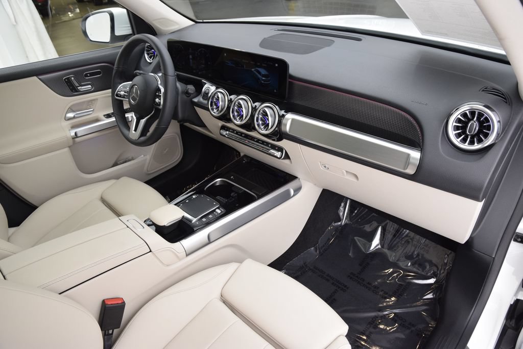 Certified 2023 Mercedes-Benz EQB 300 4MATIC w/ Exclusive Package image 15