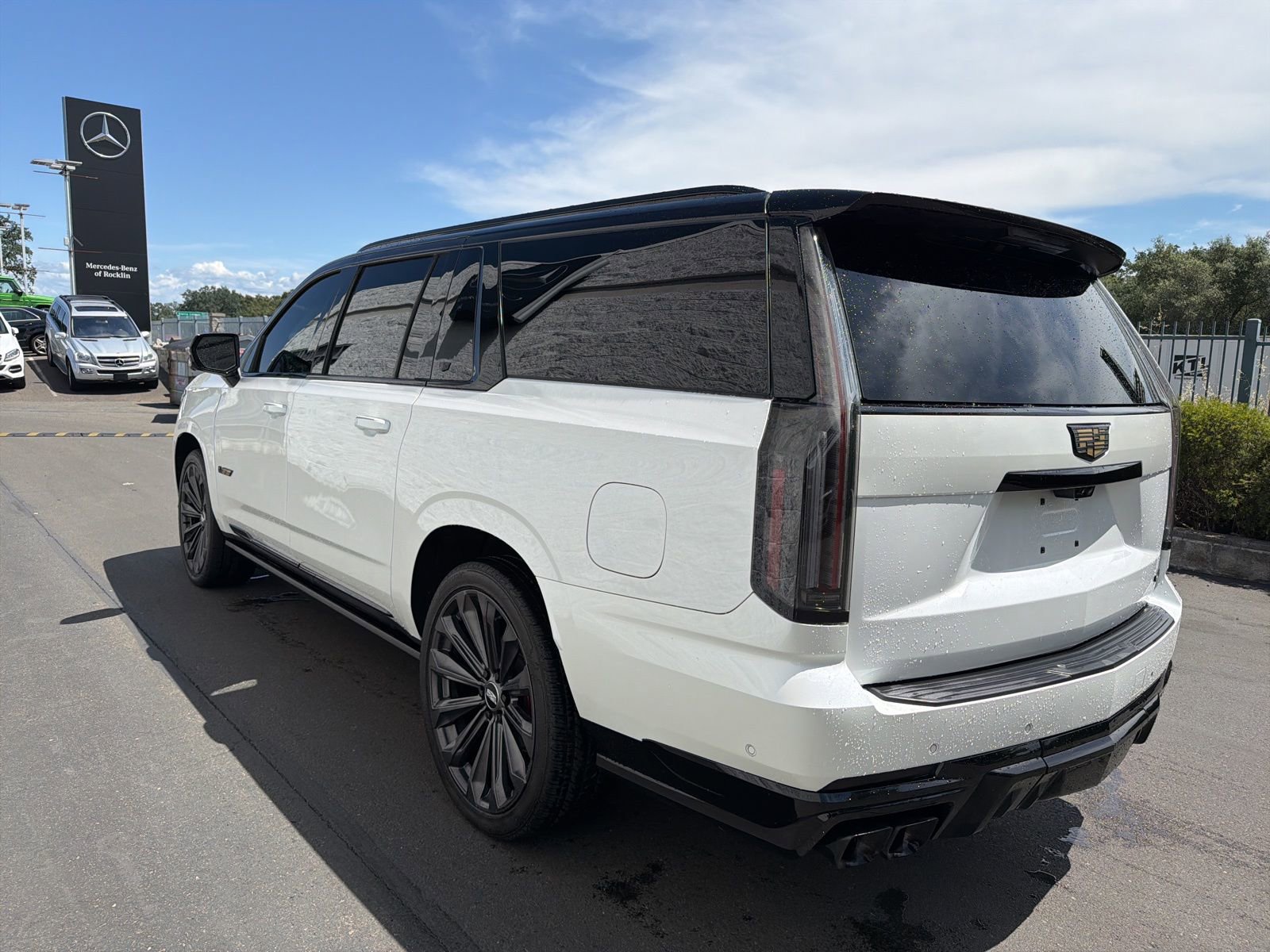 Used 2025 Cadillac Escalade ESV V AWD/4WD image 7