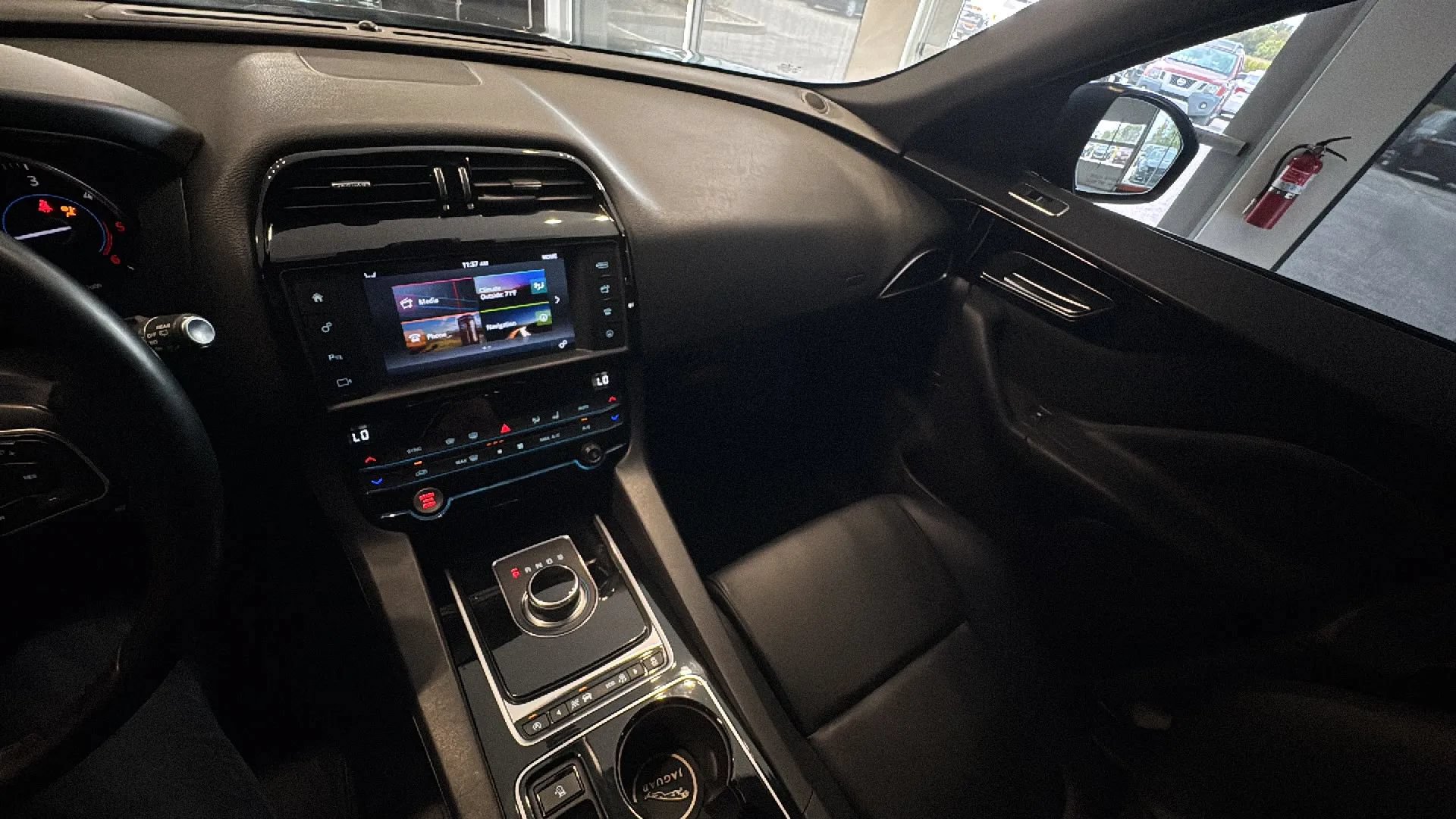 Used 2017 Jaguar F-PACE Premium AWD/4WD image 31