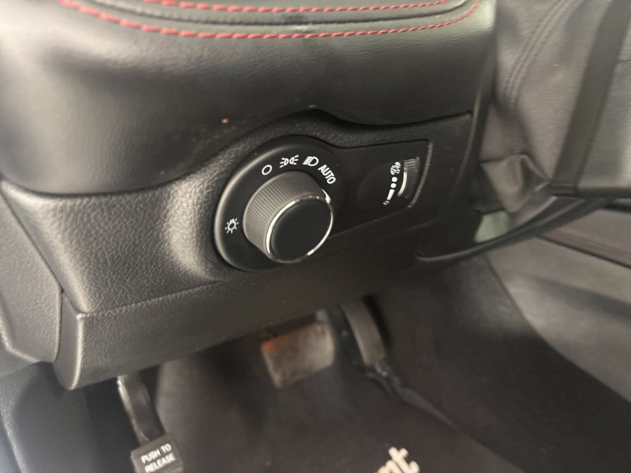 Used 2024 Dodge Durango GT RWD image 8