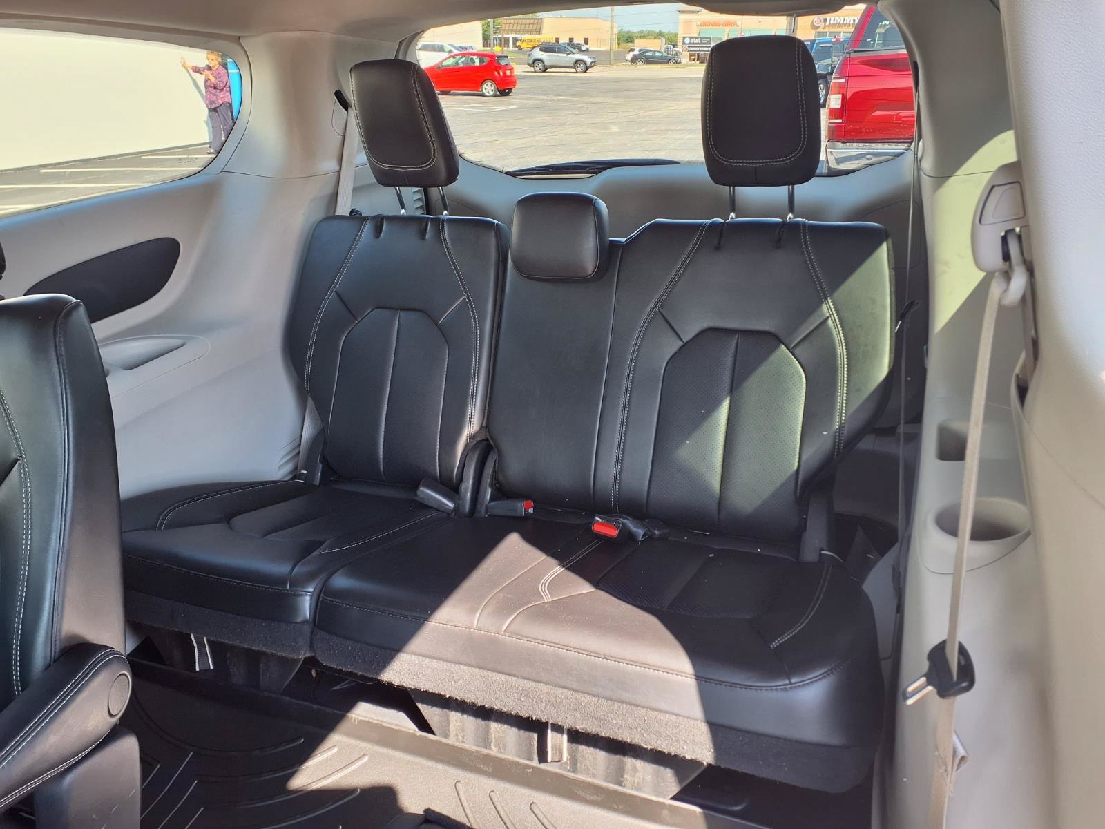 Used 2023 Chrysler Pacifica Touring-L FWD image 15
