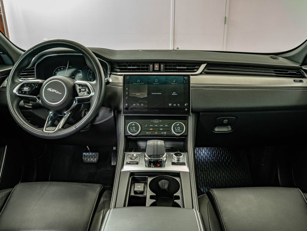 Certified 2025 Jaguar F-PACE R-Dynamic S AWD/4WD image 27