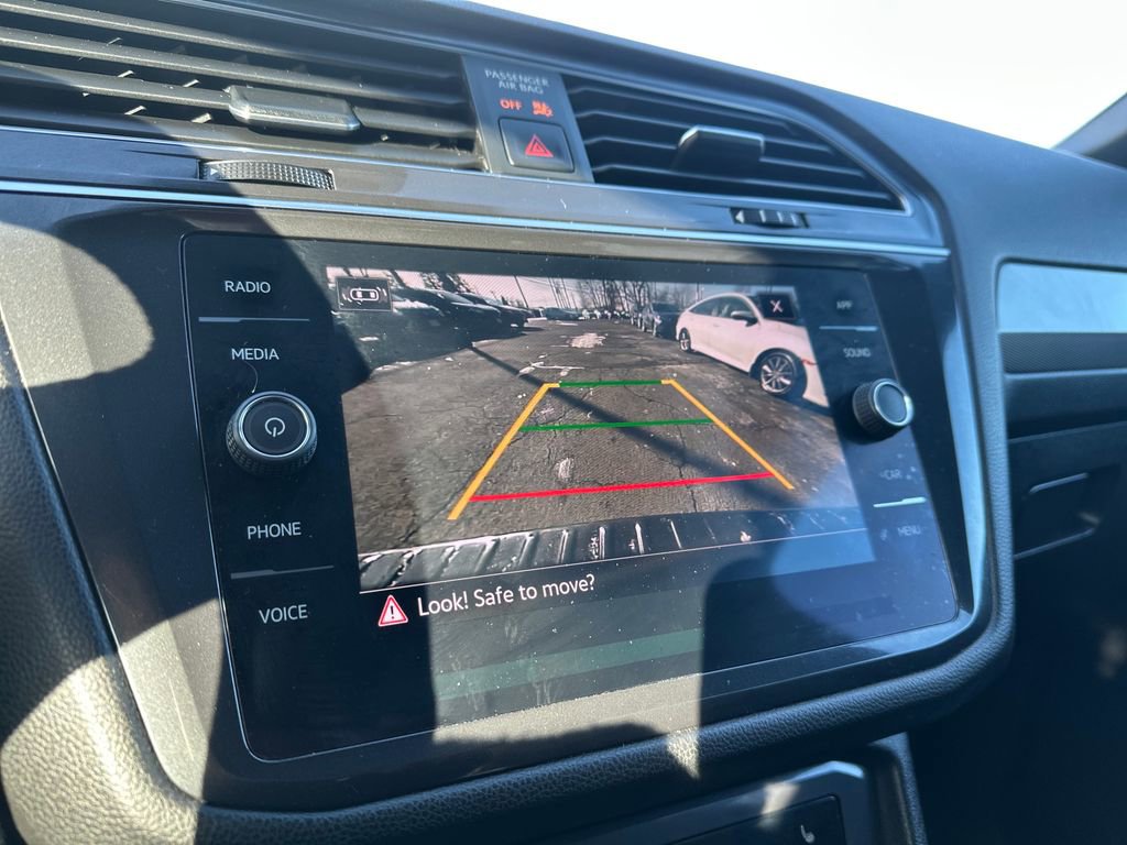 Certified 2022 Volkswagen Tiguan SE R-Line image 10