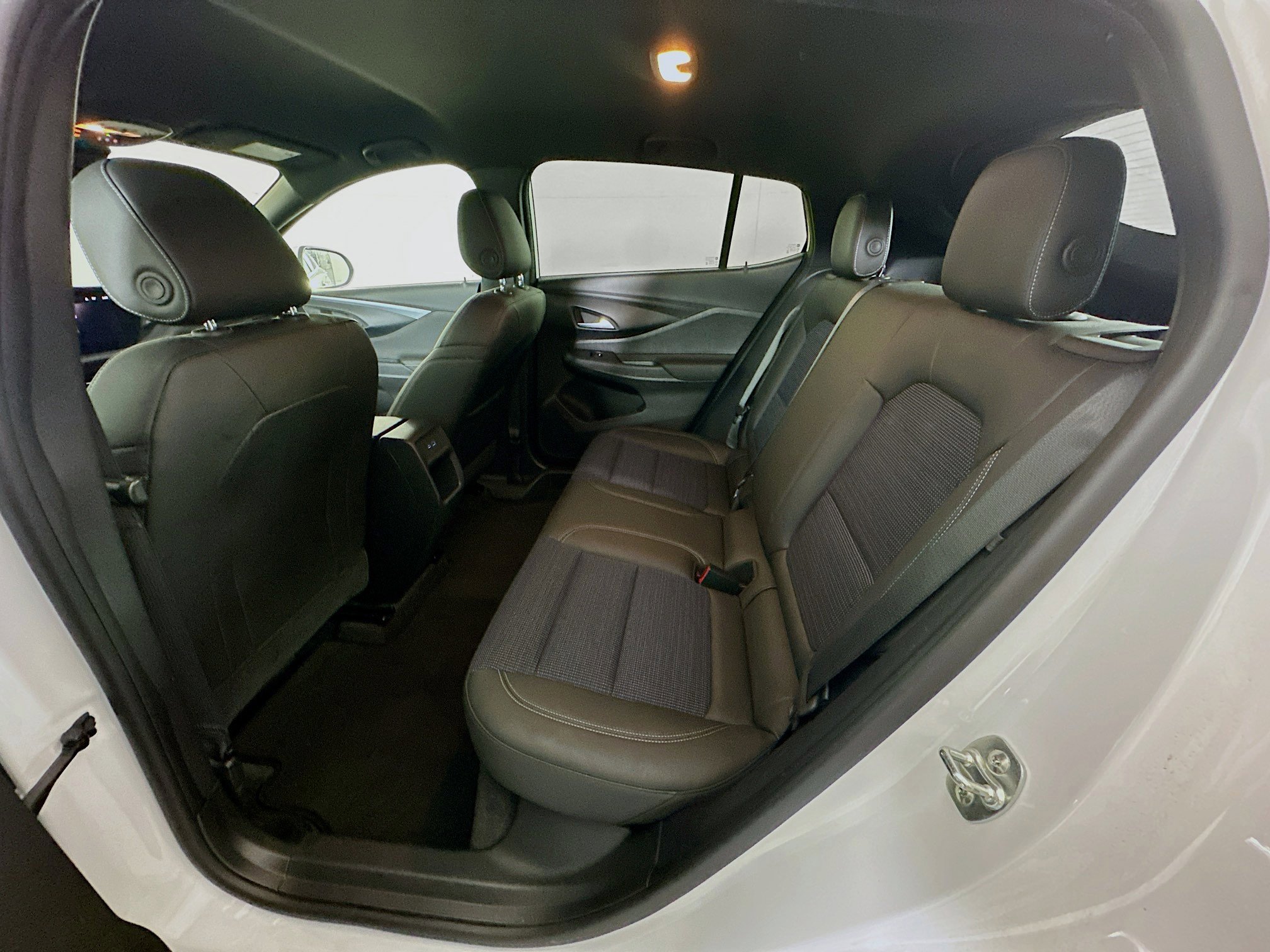 Used 2025 Buick Envista Preferred FWD image 27