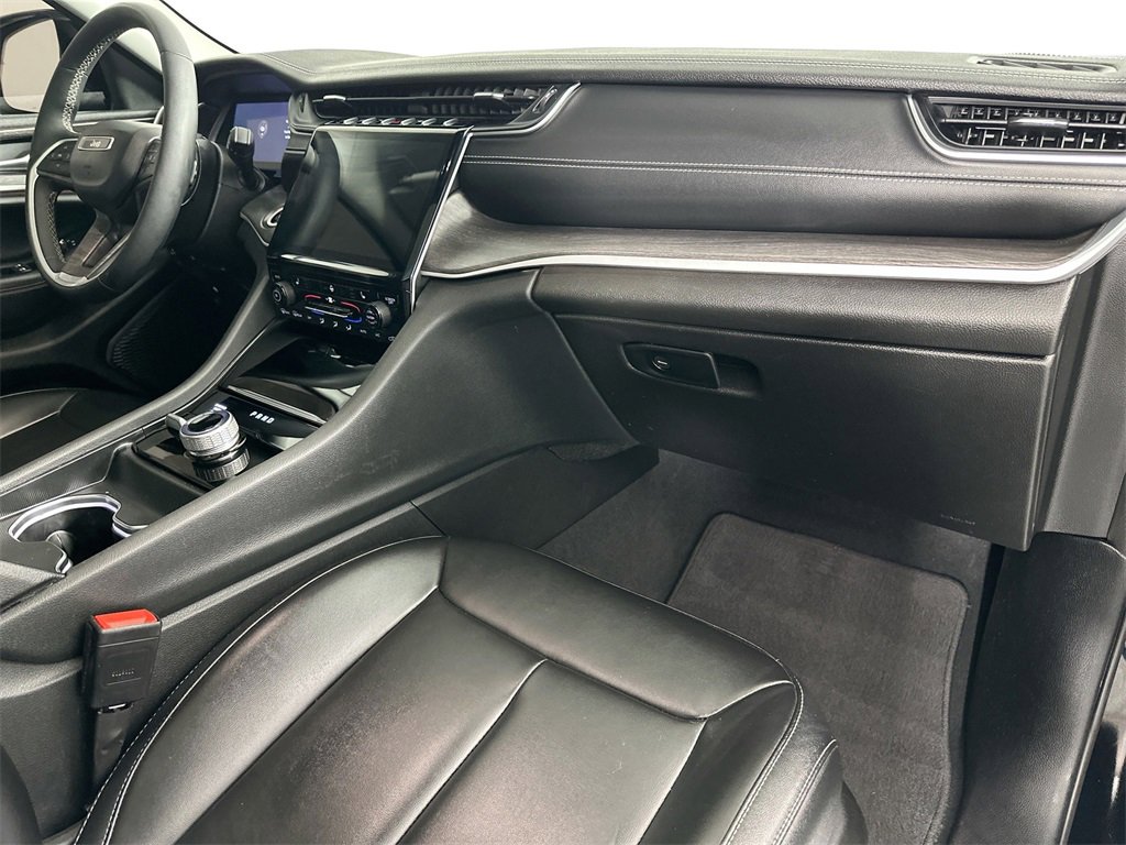 Used 2024 Jeep Grand Cherokee Limited w/ Black Appearance Package image 30