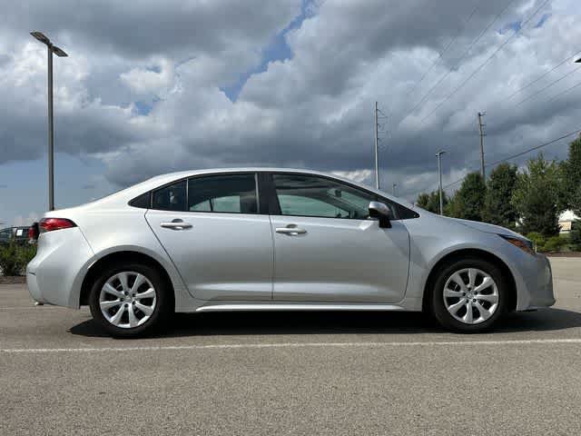 Used 2025 Toyota Corolla LE FWD image 3