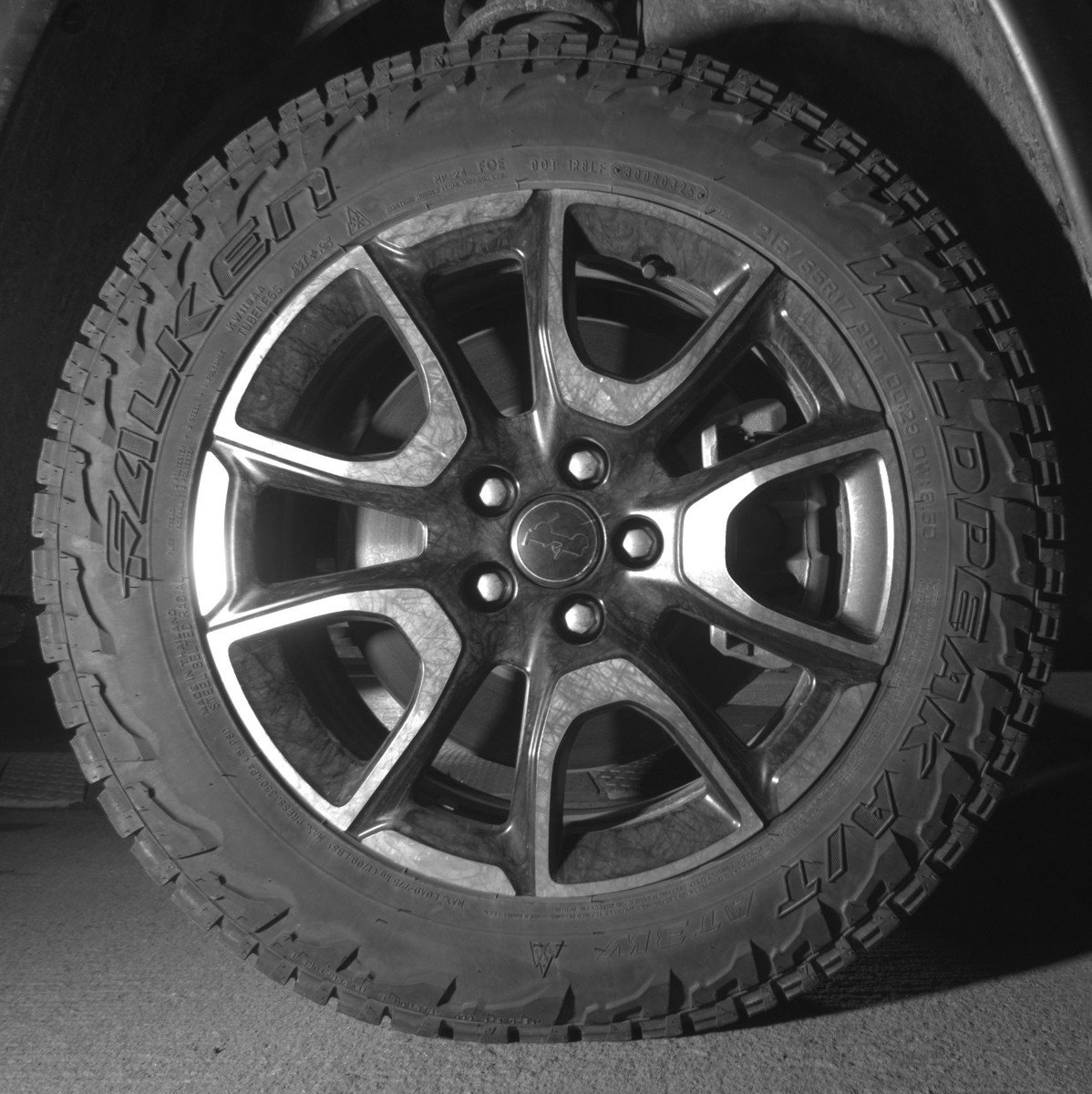 Used 2025 Jeep Compass Trailhawk image 13