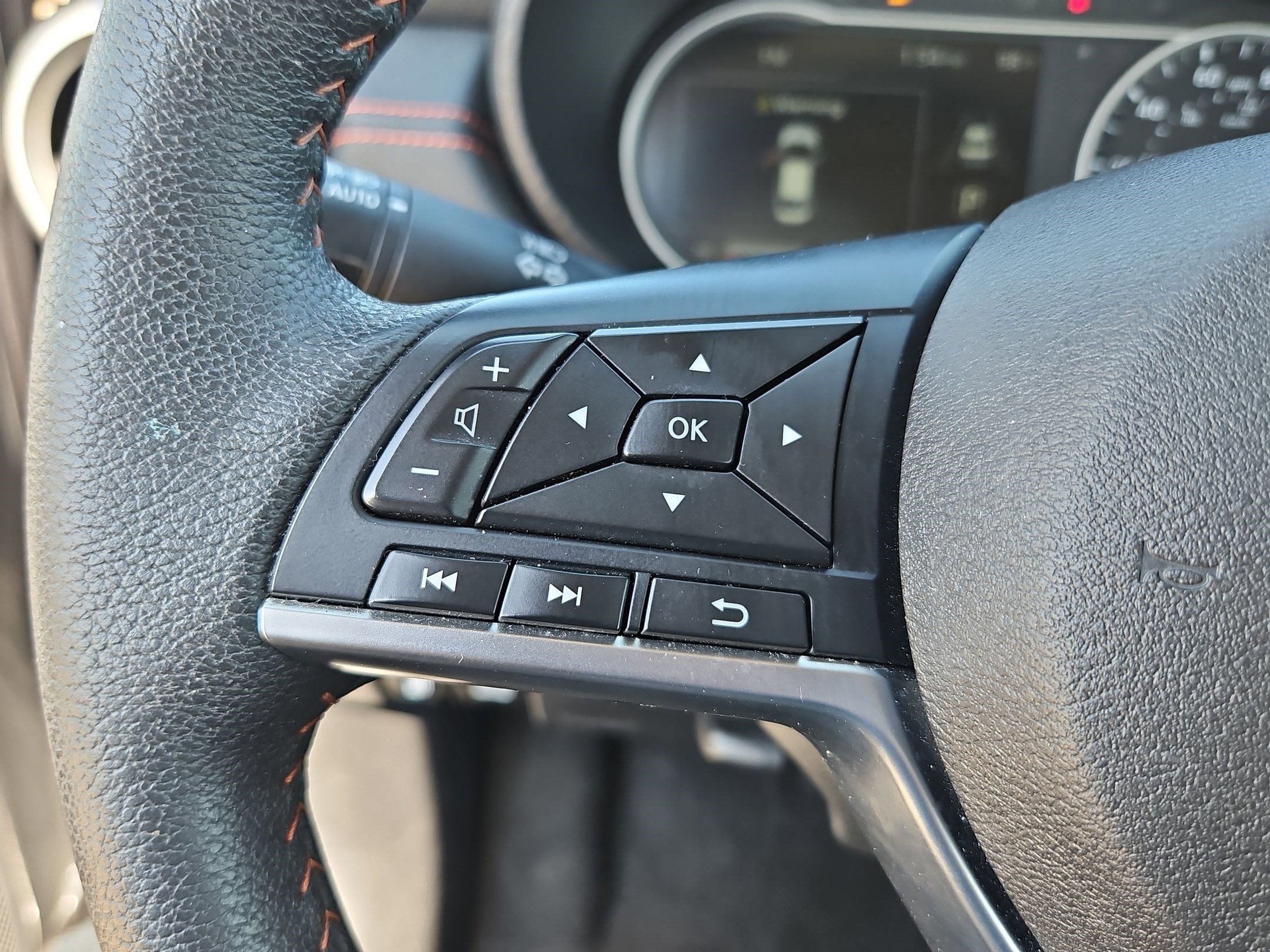 Used 2024 Nissan Versa SR image 18