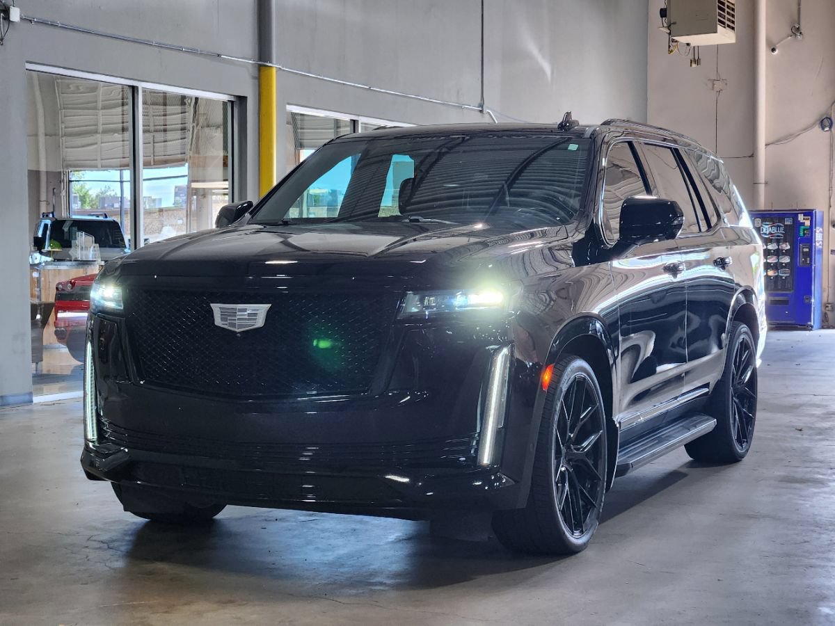 Used 2021 Cadillac Escalade Sport w/ Driver Assist Tech Package AWD/4WD image 3