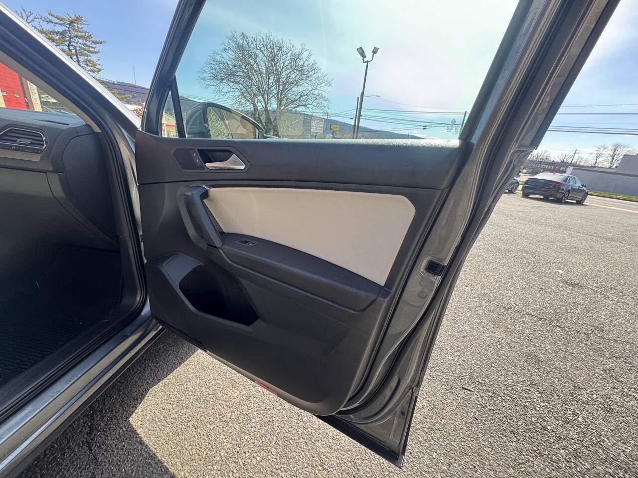 Used 2019 Volkswagen Tiguan SEL AWD/4WD image 25