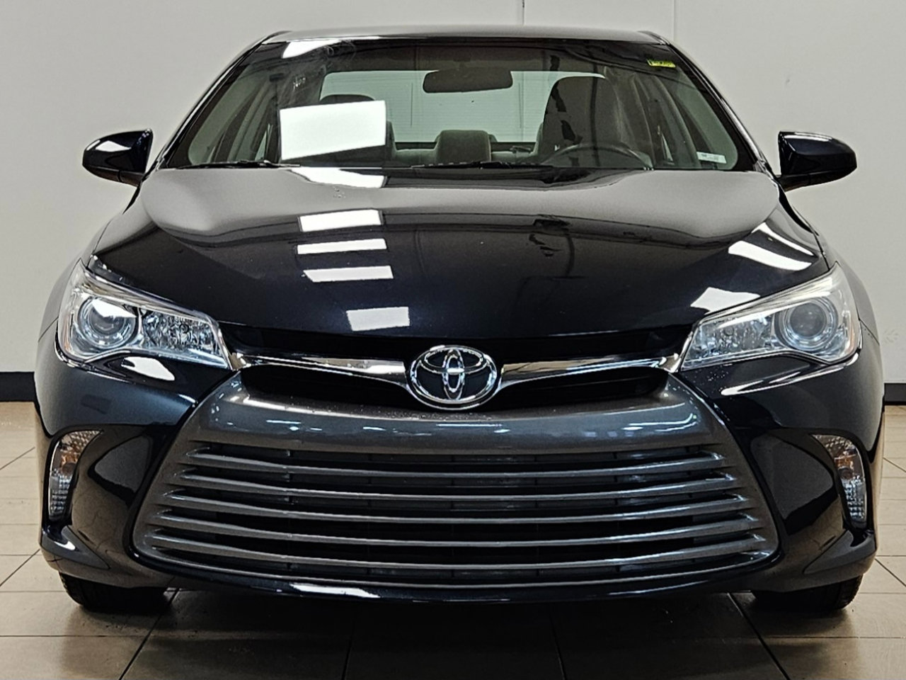 Used 2017 Toyota Camry LE image 2