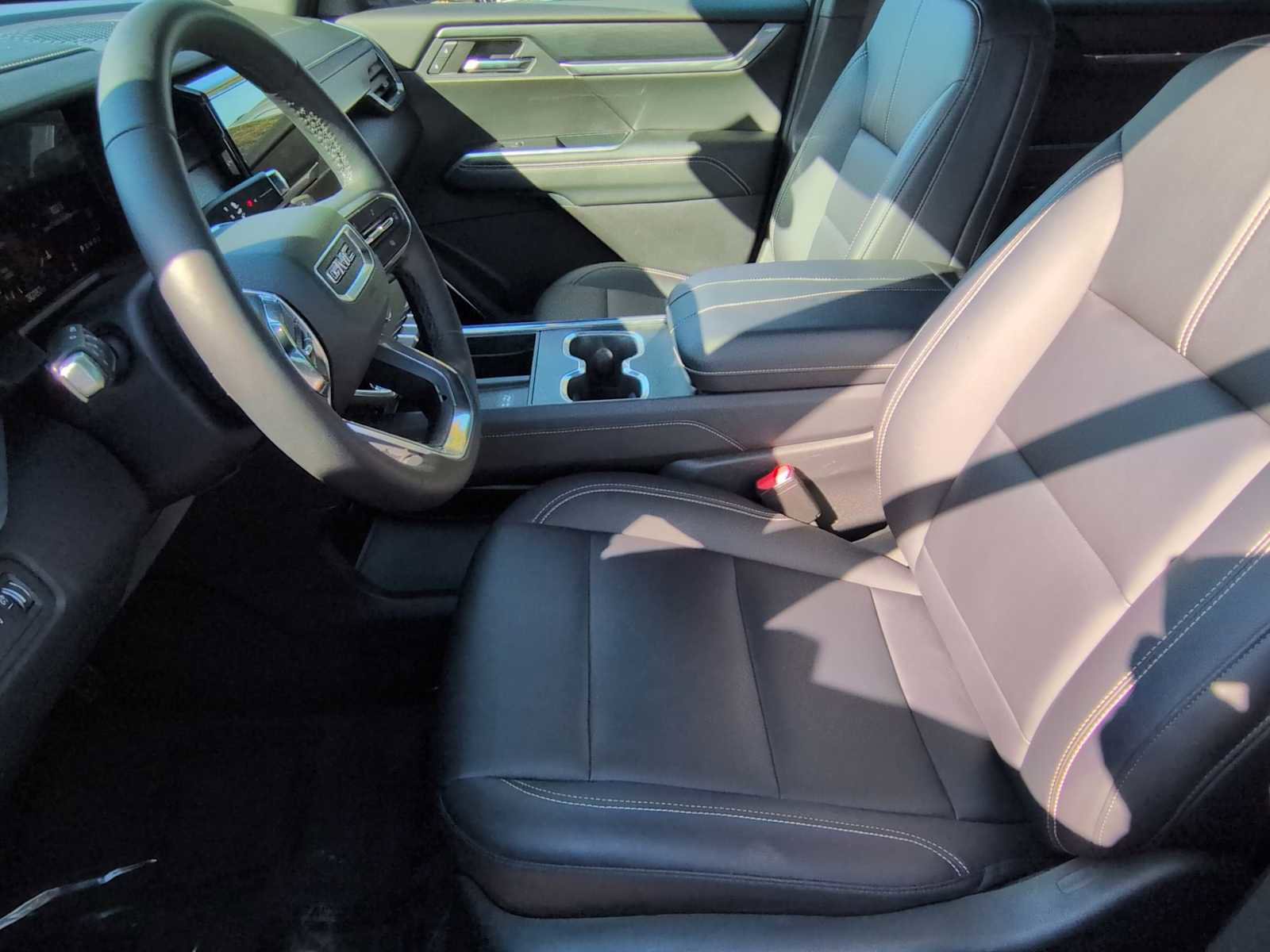 Used 2024 GMC Acadia Elevation image 10