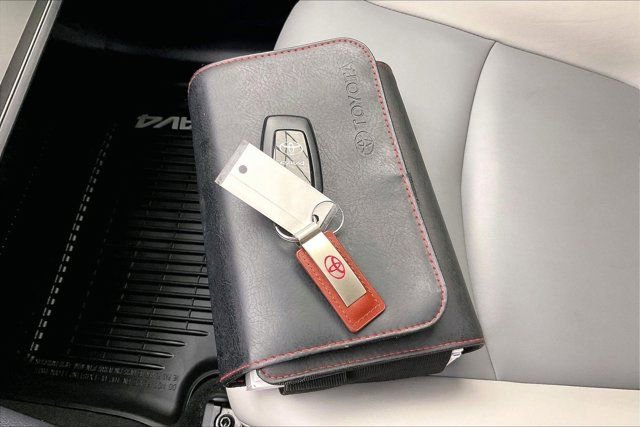 Used 2019 Toyota RAV4 XLE Premium w/ Cold Weather Package FWD image 11