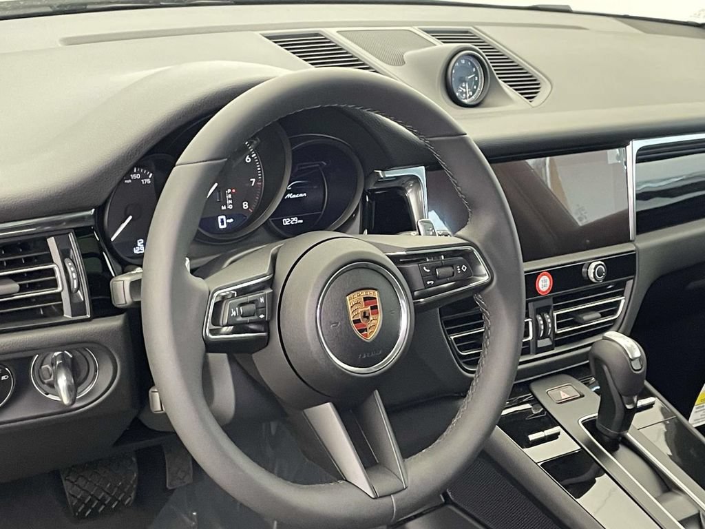 New 2026 Porsche Macan AWD/4WD image 4