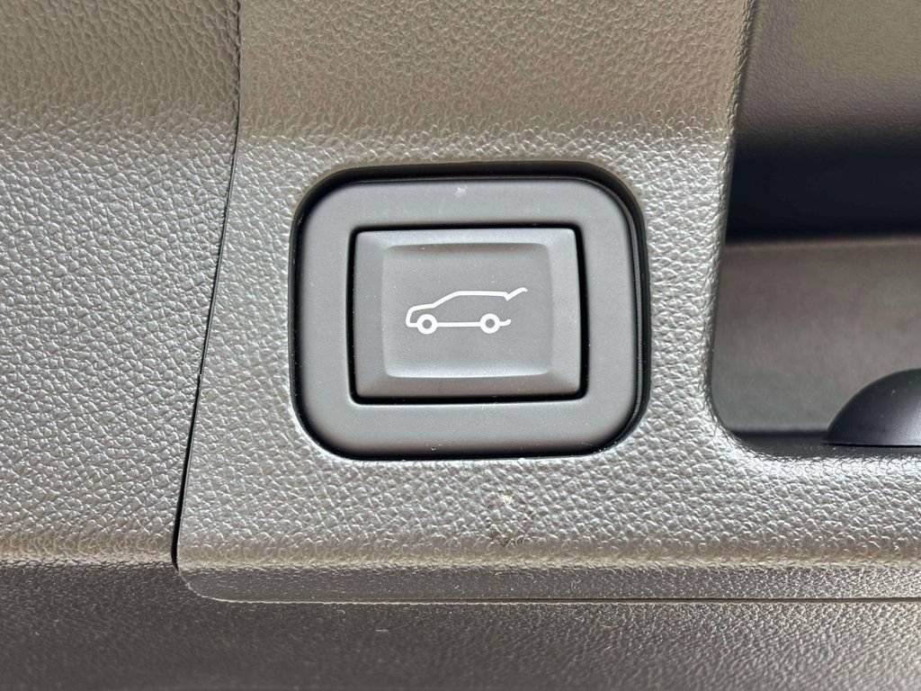 Used 2023 GMC Acadia Denali w/ Denali Technology Package AWD/4WD image 40
